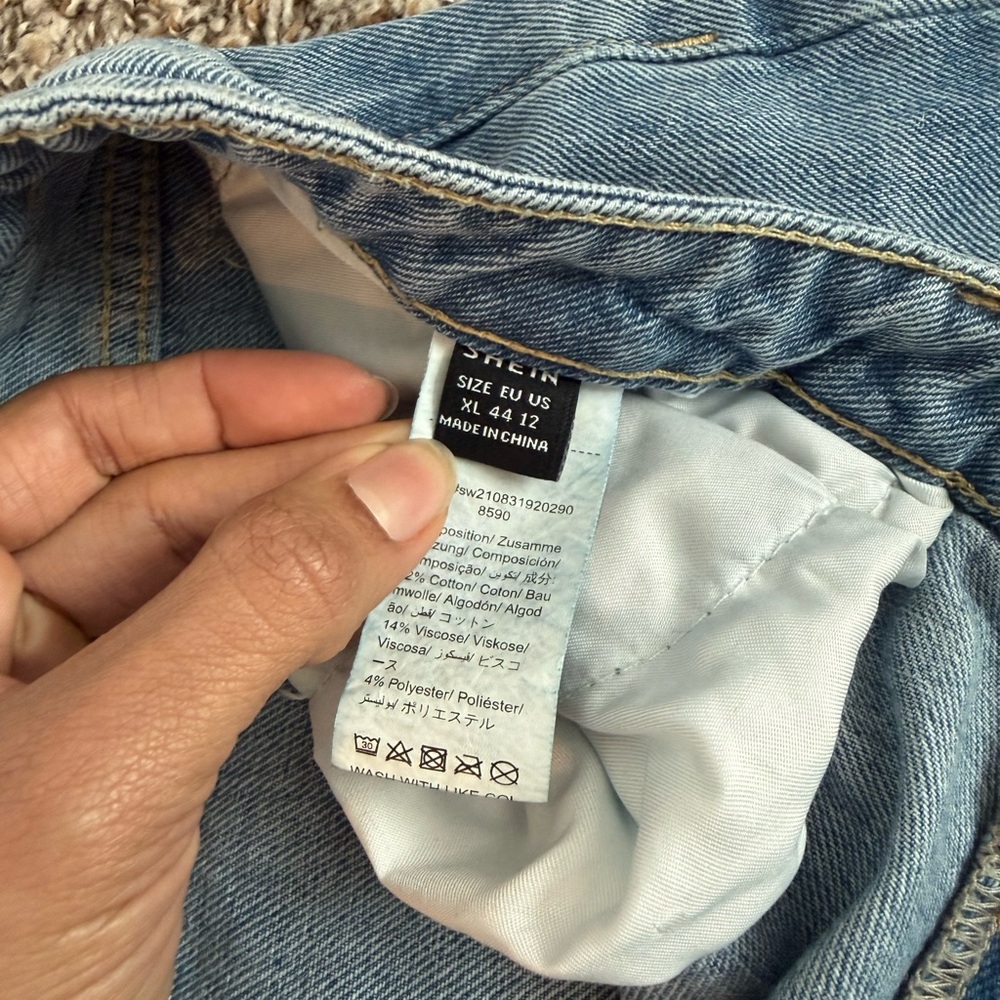 Light wash distressed wide leg jeans - Picture 7 of 8